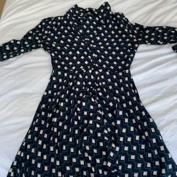 Zara buttoned dress, XS. Nice and tapered. Hardly worn. - Picture 2 of 3